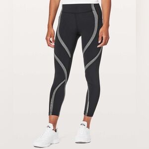 Lululemon Wild Twist 7/8 Tight *25"
Black / Heathered Black Sz 2